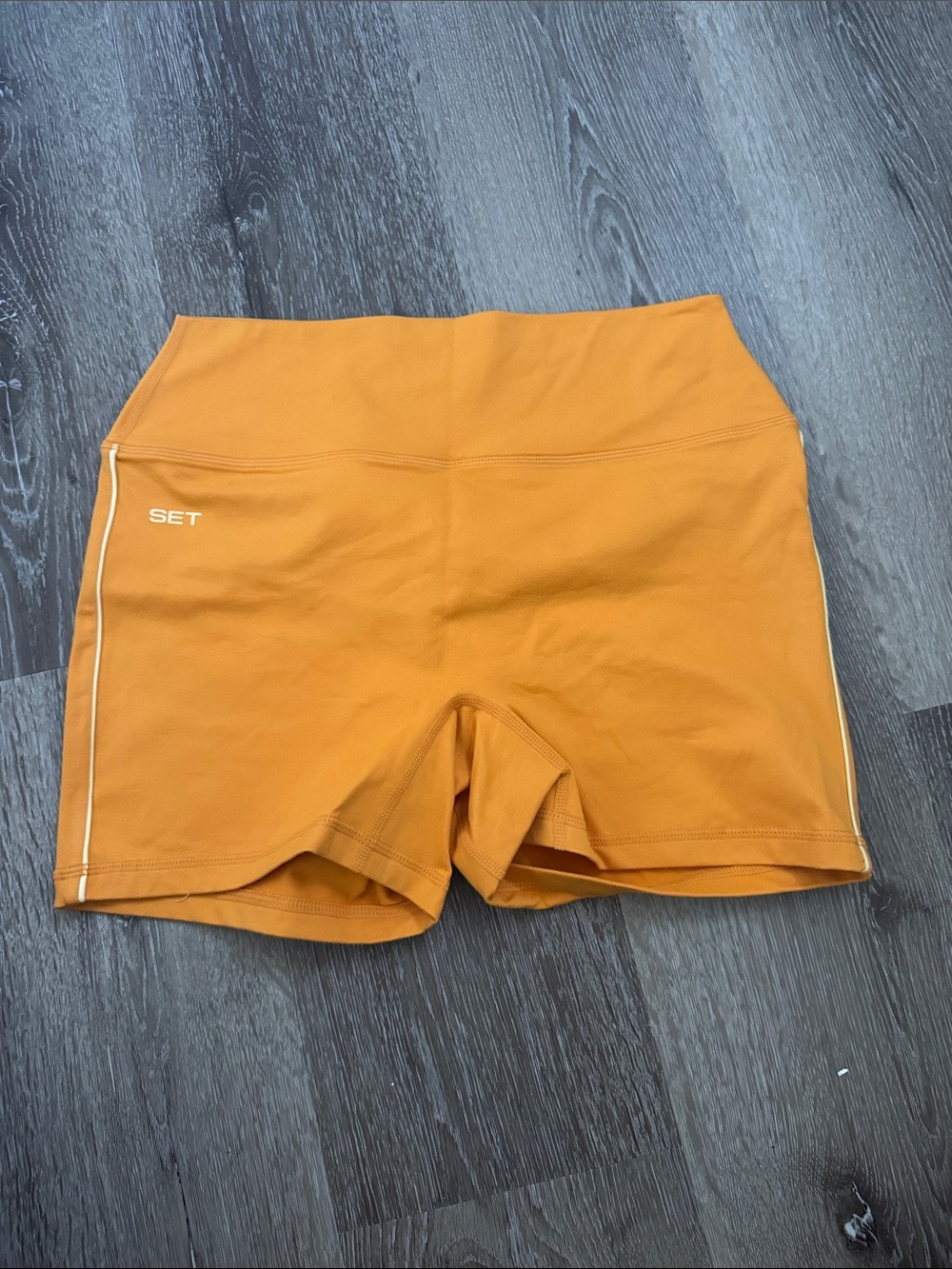 SET FORMCLOUD Orange Soda High-Waist Orange Active Shorts